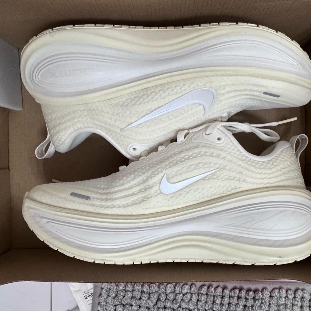 Nike Vomero Plus Sail Summit White HV8154 105 Womens Size 8